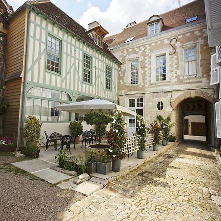 Hotel Saint Georges 트루아 외부 사진 The courtyard of the Hôtel de Launay